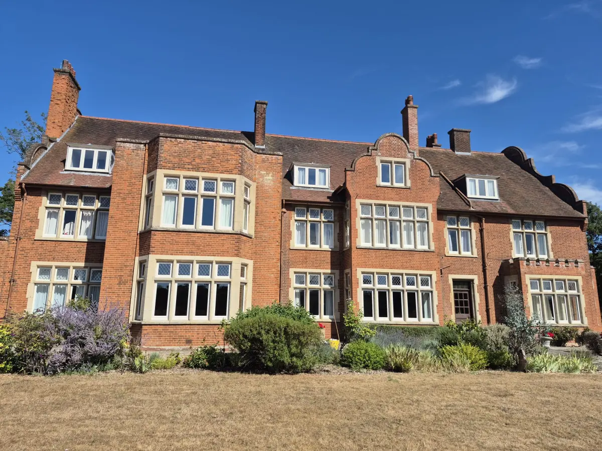 Flush Casesment Windows with Diamond Lead